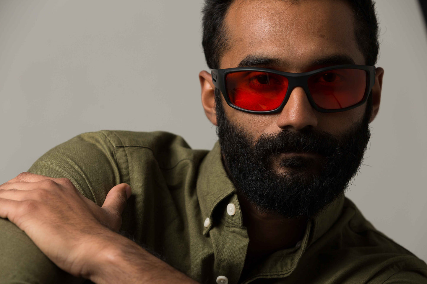 Man Wearing Onyx Blue Light Blocking Glasses