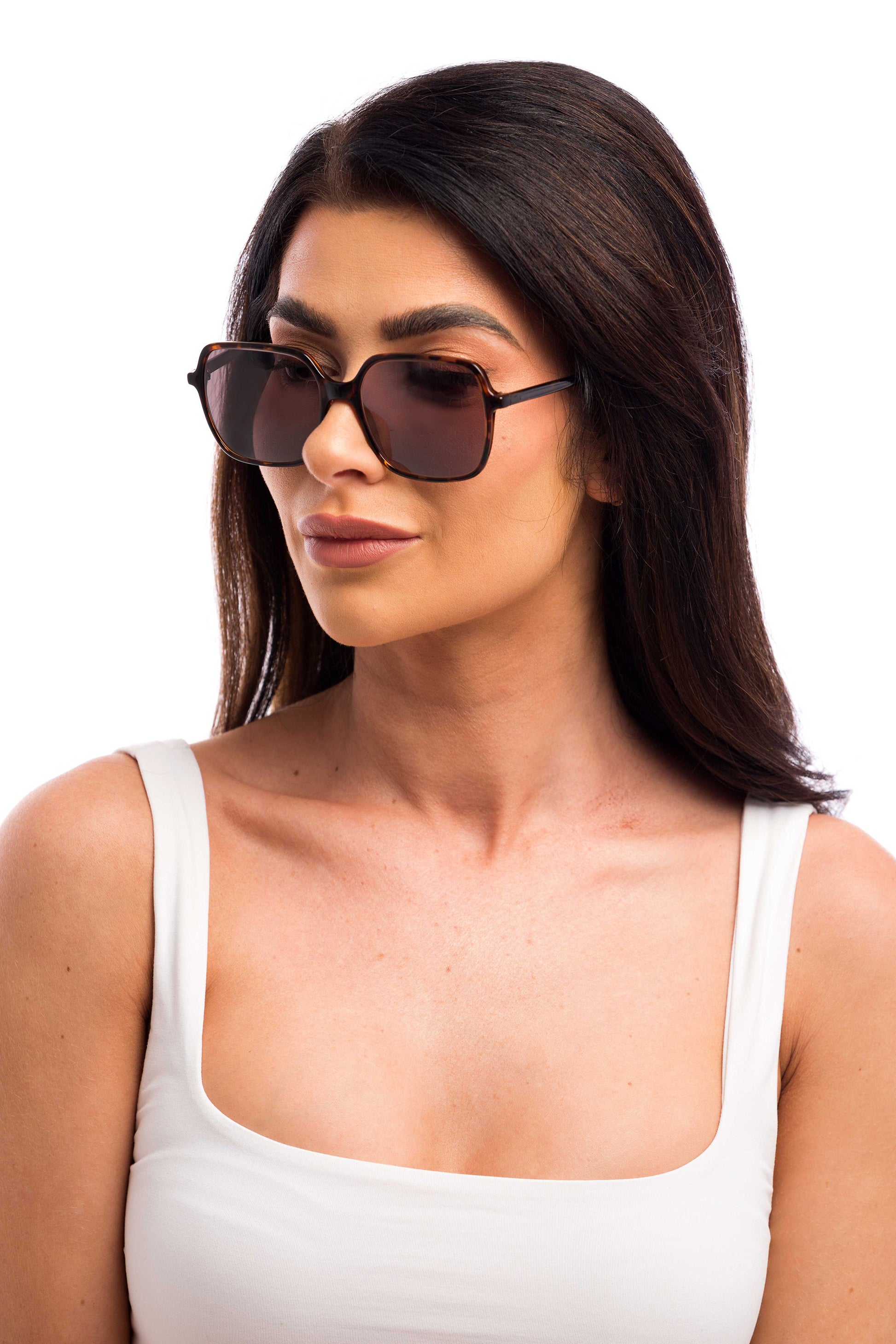 Woman Wearing Blaire Sunglasses Readers (Brown)