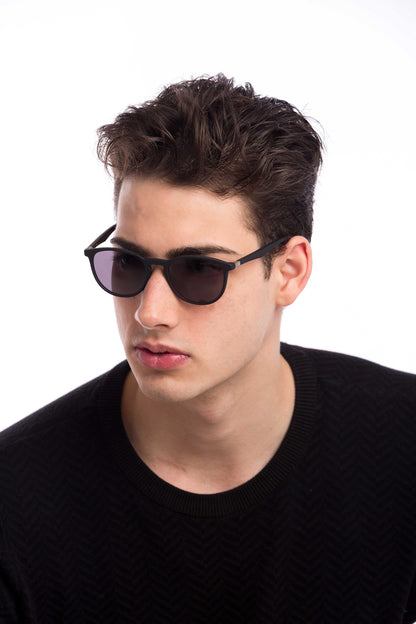 Man Wearing Echo Sunglasses Readers (Brown)